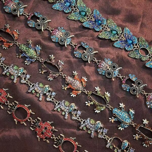 Cute diamond studded small animal necklace, personalized forest style hollow butterfly fashion necklace, colorful retro necklace accessory